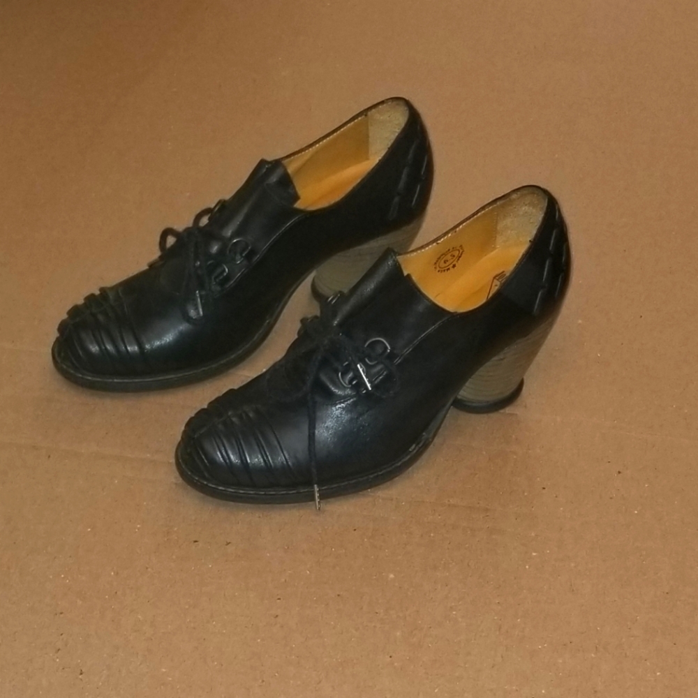 Fluevog Mezzo Della black size 6.5, 2.25" heel